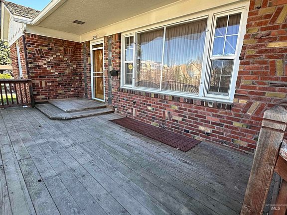 5th image of 206 E Ash St
