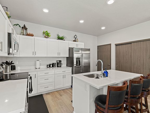 3rd image of 1911 W Boone Ave #1