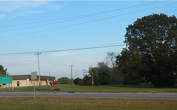 3rd image of 718 McMinnville Hwy