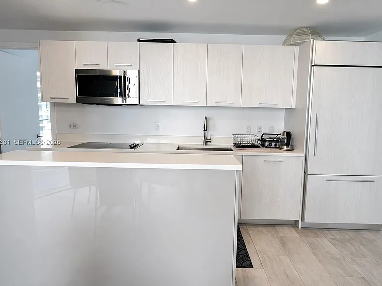 45 SW 9th St #3008 — Photo 4