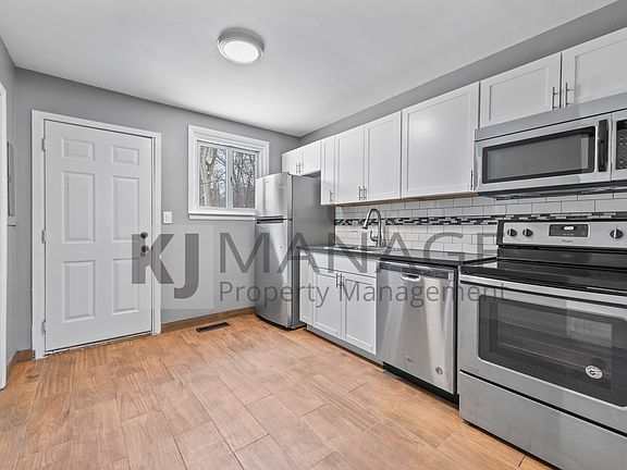 3rd image of 819 N Harvey St