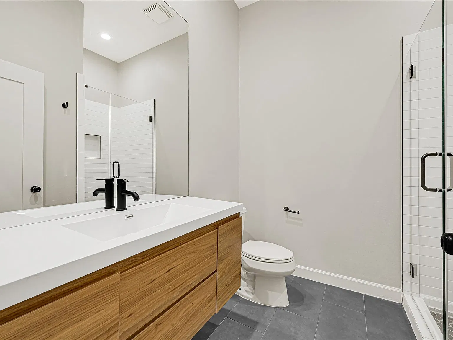 2 bed, 2.5 bath, 1348 sqft, $1,950 — Photo 4