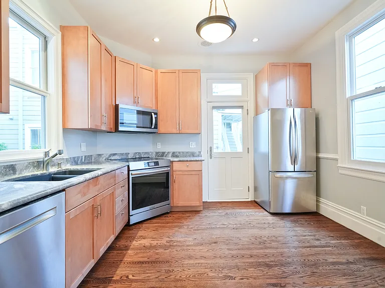 1240 Sanchez St #1 — Photo 12