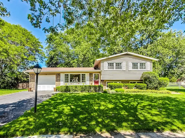 318 W Hackberry Dr, Arlington Heights, IL 60004