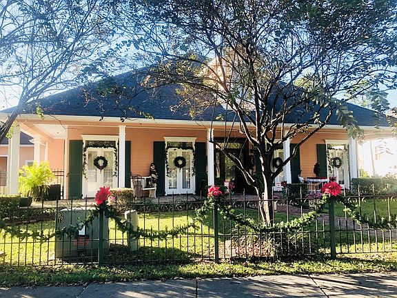 2nd image of 2 Garden District Pl