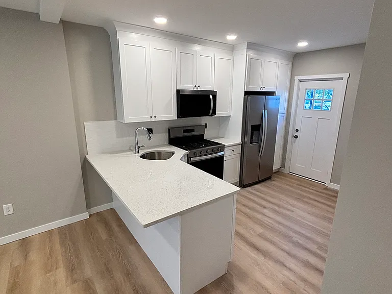 203 Powell St — Photo 3