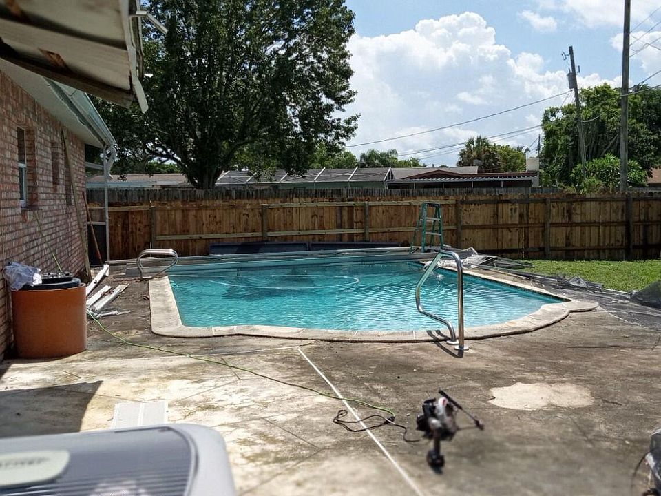 2nd image of 835 Manderine St