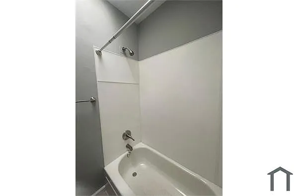 Building Photo - 2206 Bryant Ave #3