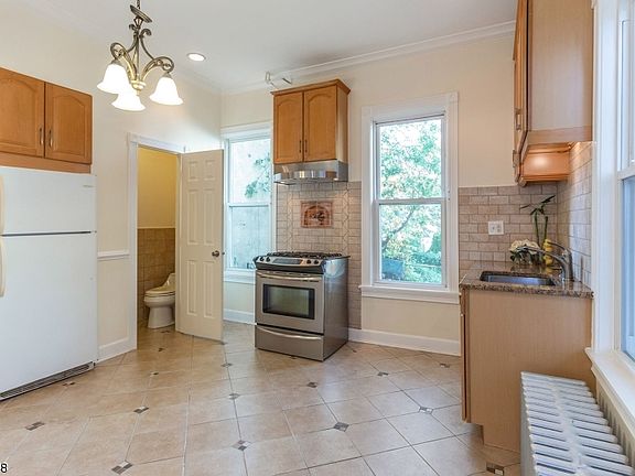 5th image of 43 Magnolia Ave