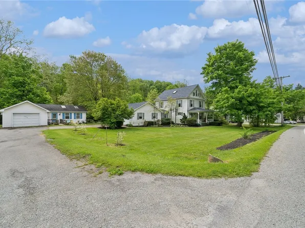 2470 Eastbrook Rd, New Castle, PA 16105