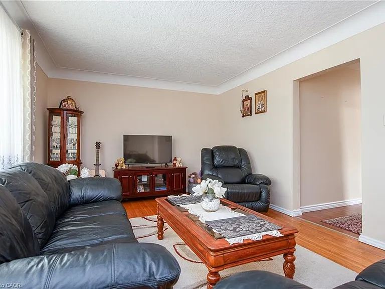 706 Frederick St — Photo 3