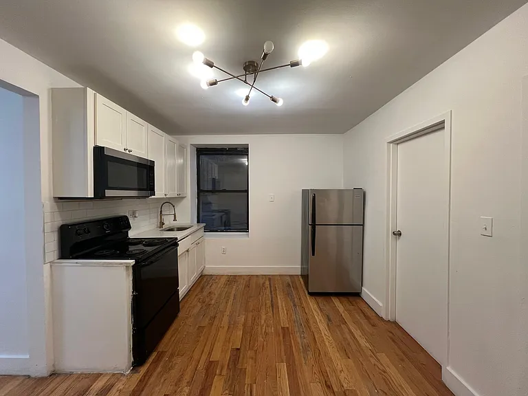 79 Bergen Ave #1E — Photo 1