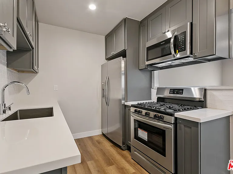 2401 S Sycamore Ave #6 — Photo 7