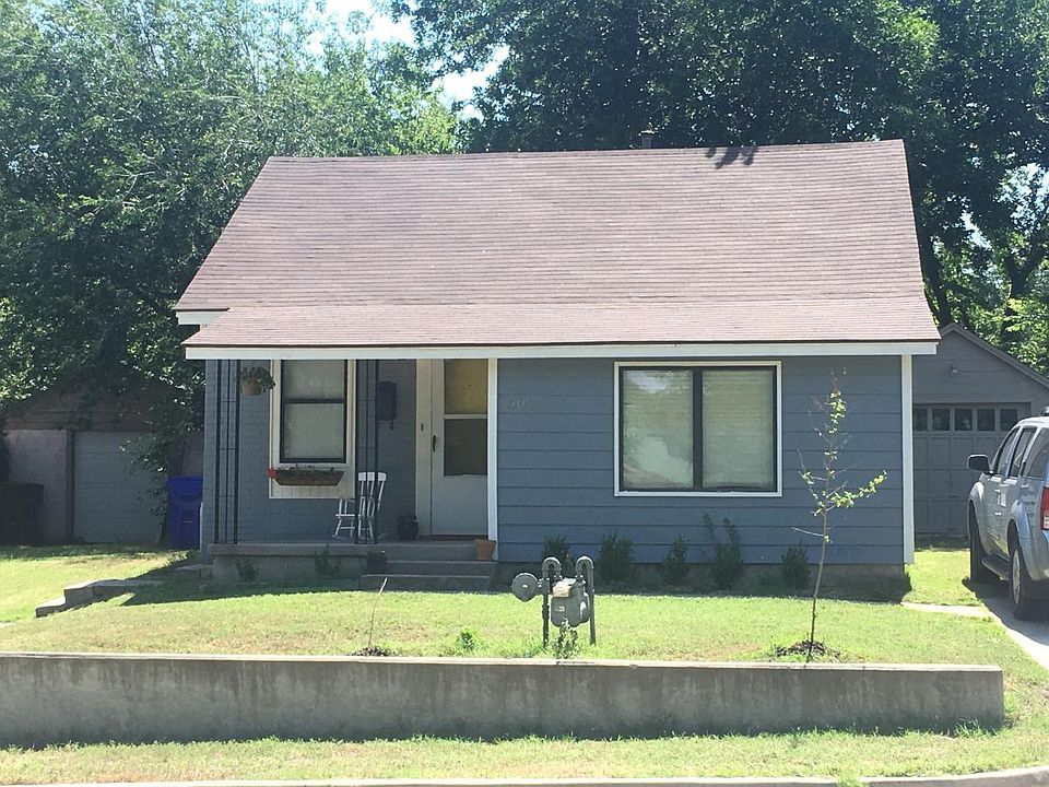 New paint inside and out!! Renters responsible for lawn care/maintenance.