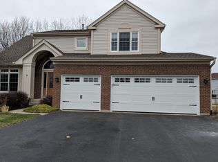 9 Crossview Ct, Lake In The Hills, IL 60156