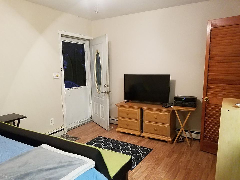 Living Space / Private Entrance