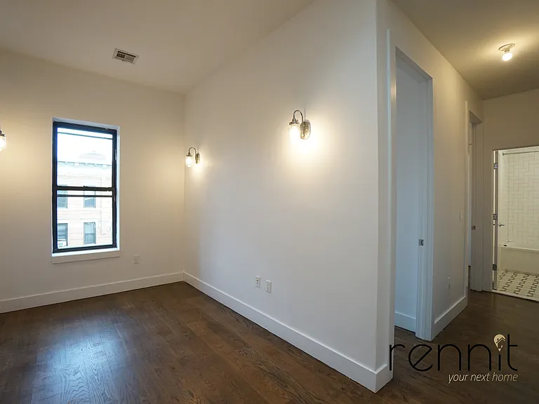 1689 Gates Ave #3F — Photo 2