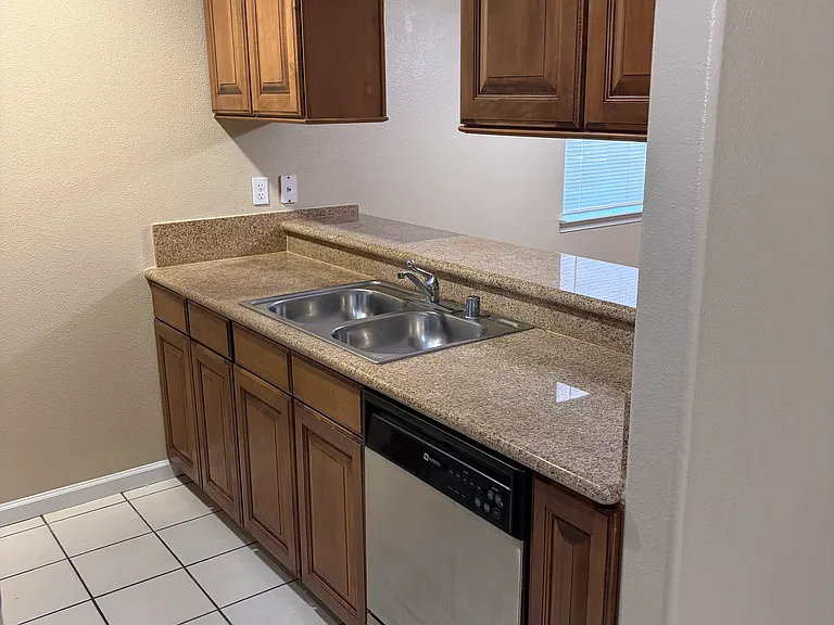 1197 Bel Aire Cir — Photo 4