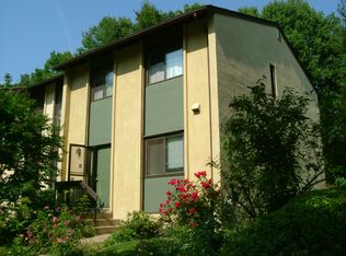 11813 Coopers Ct, Reston, VA 20191