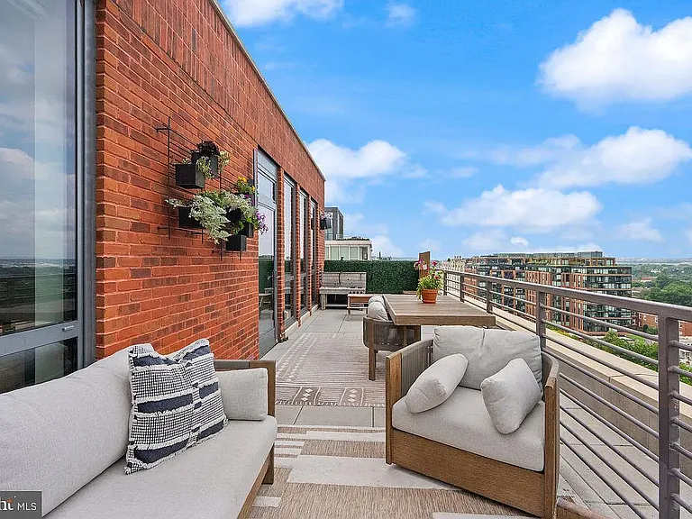 1211 Van St SE #Penthouse 4 — Photo 22