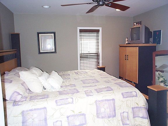 5th image of 247 Pleasant St