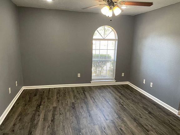3rd image of 381 Saratoga Dr