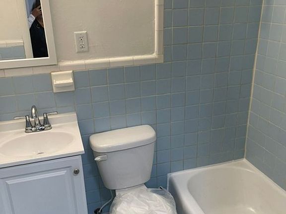 5th image of 1111 D St NE APT 21