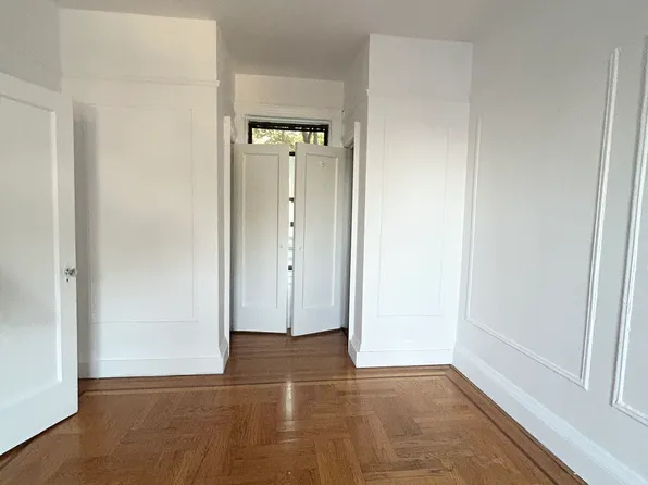 (undisclosed Address), Richmond Hill, NY 11418