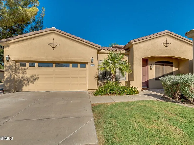 2037 W Periwinkle Way — Photo 2
