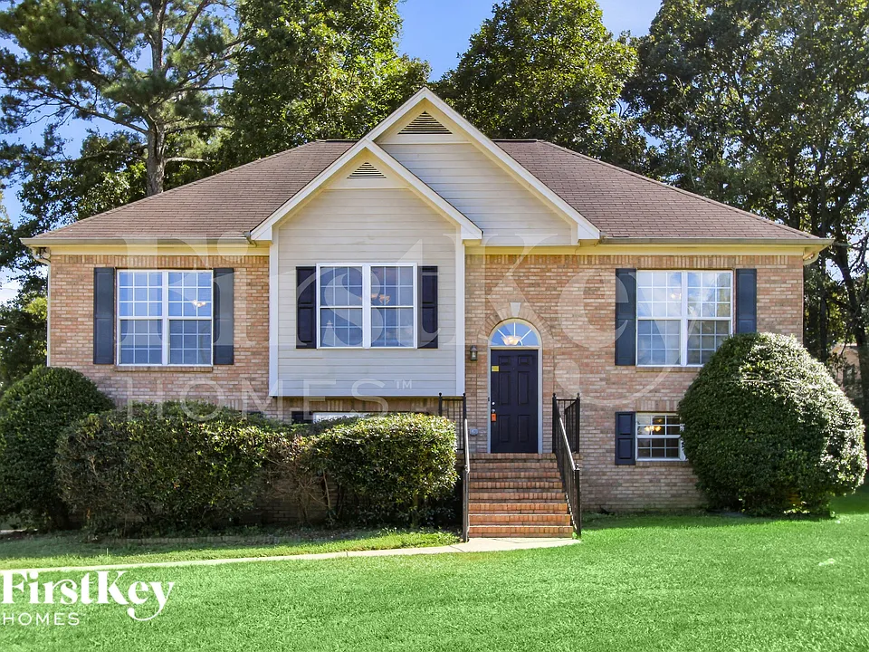 1011 Hickory Cir