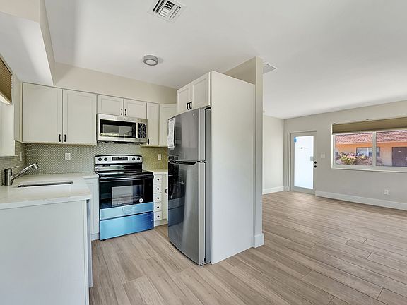 4th image of 873 NE 39th St #873