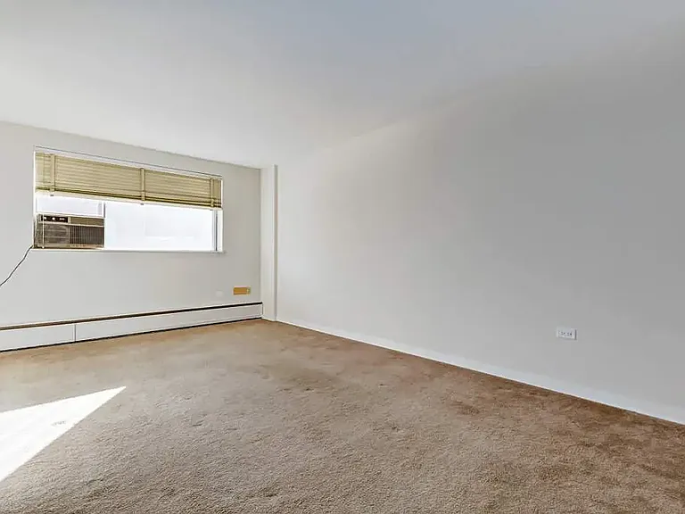 2220 Robinson St — Photo 27
