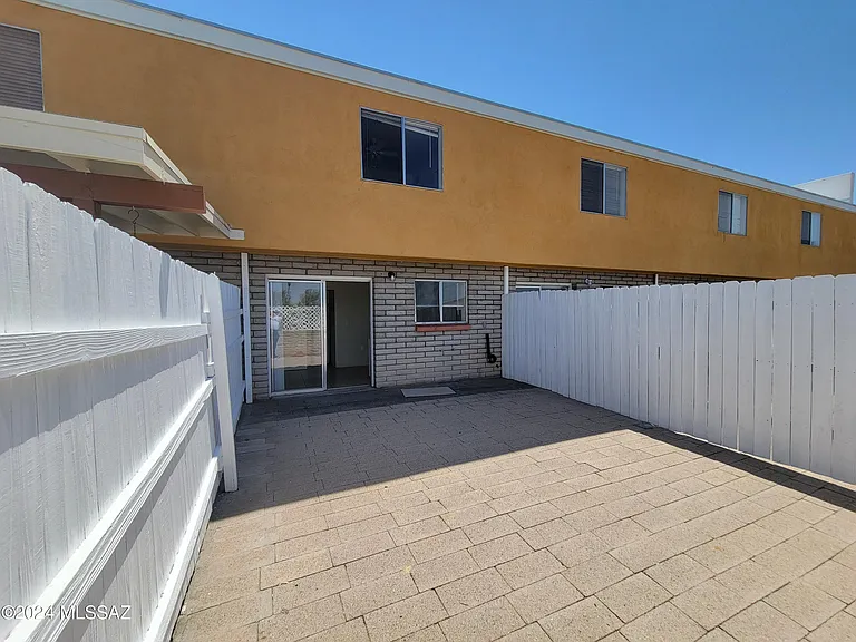 345 E Glenn St #3 — Photo 24