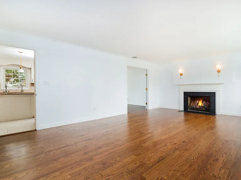302 Sound Beach Ave — Photo 5