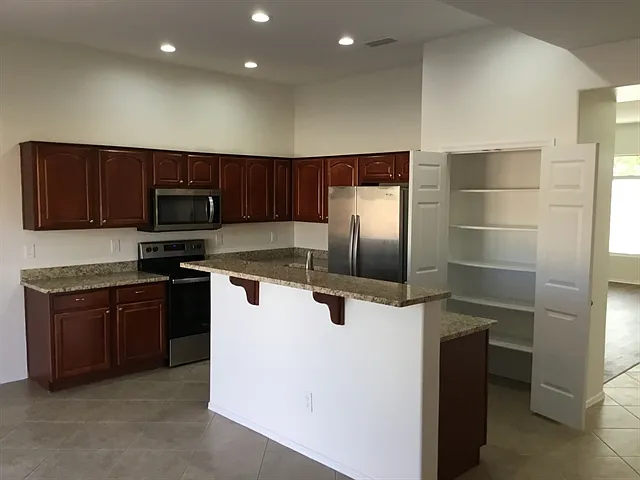5308 S 53rd Ln — Photo 4