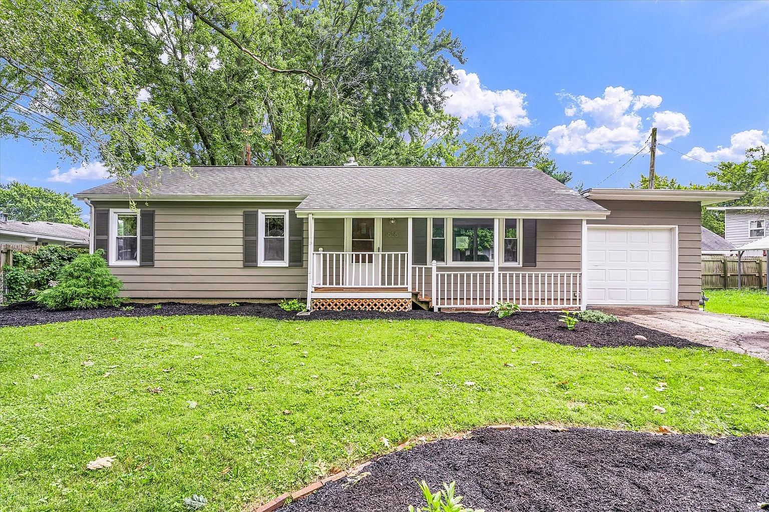 1605 Normandy Dr photo 1