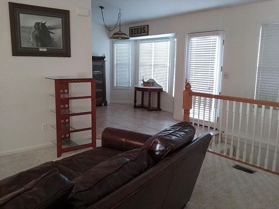 5th image of 140 Dupont Dr