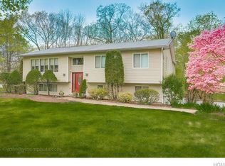 22 Overbrook Dr, Airmont, NY 10952