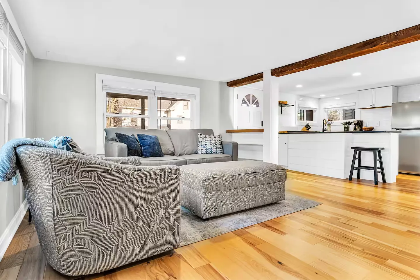 2 bed, 650 sqft, $1,500 — Photo 1