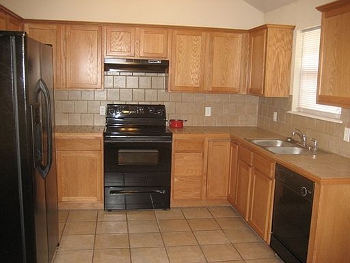 5th image of 814 Beaumont Sq