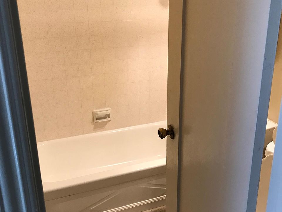 1st image of 224 W Olive St APT 3
