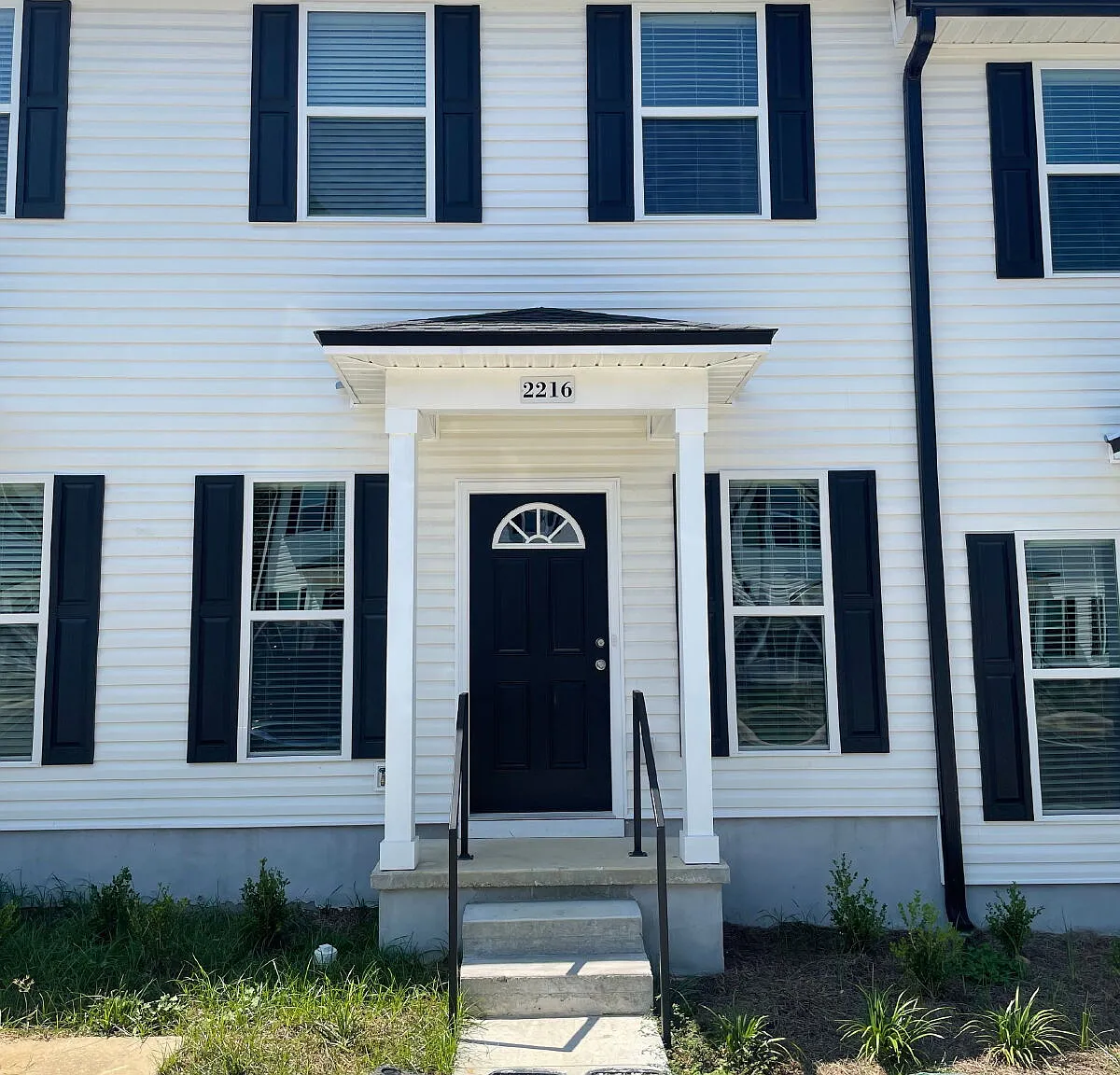 3 bed, 3.0 bath, 1280 sqft, $1,600 — Photo 2