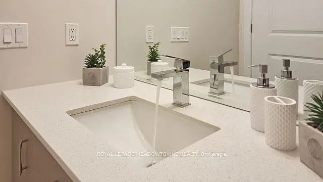 9085 Jane St #208 — Photo 22