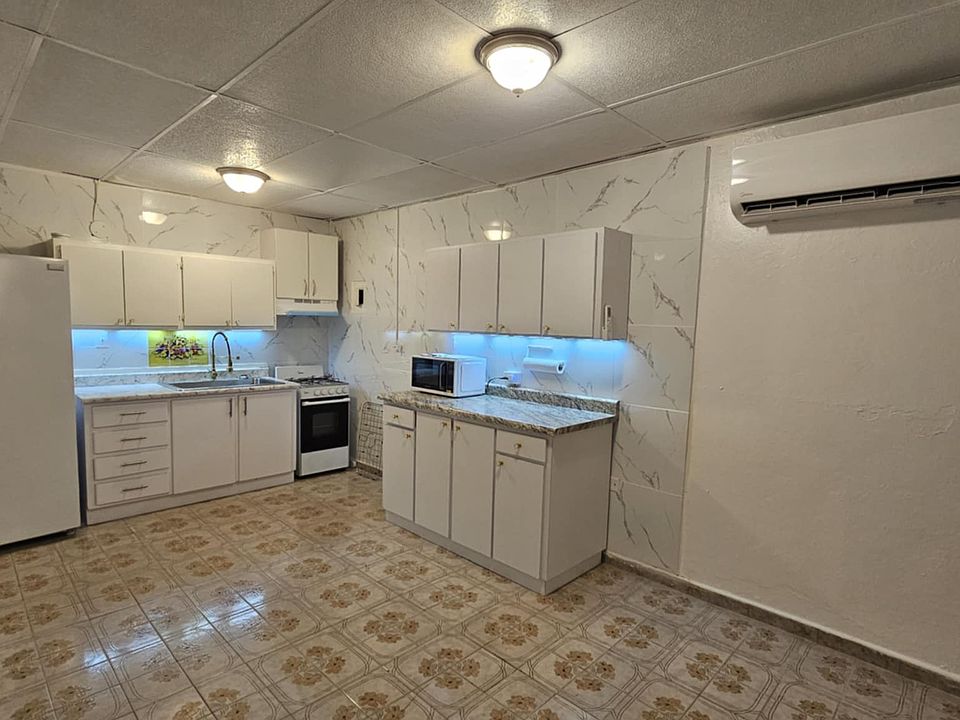 Kitchen: Doble door fridge, 36,000 BTU mini split AC, Microwave, gas stove