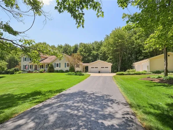 8710 Maple Glen Dr, Chardon, OH 44024