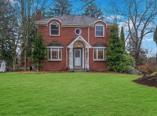 1557 Crestview Dr, Pittsburgh, PA 15237