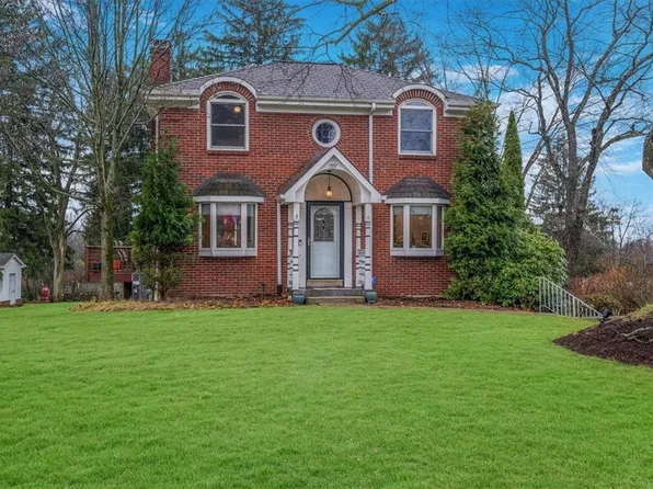 1557 Crestview Dr, Pittsburgh, PA 15237