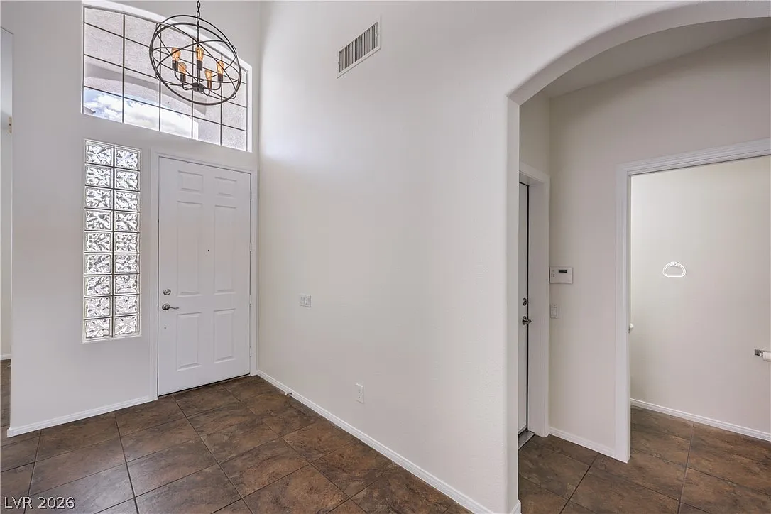 5 bed, 3.5 bath, 2976 sqft, $4,495 — Photo 2