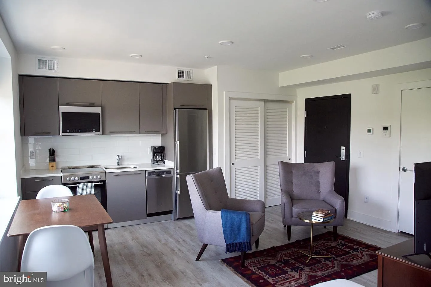 Studio, 1.0 bath, 360 sqft, $1,875 — Photo 3