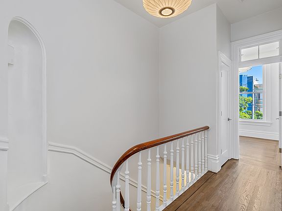 5th image of 1420 S Van Ness Ave #1